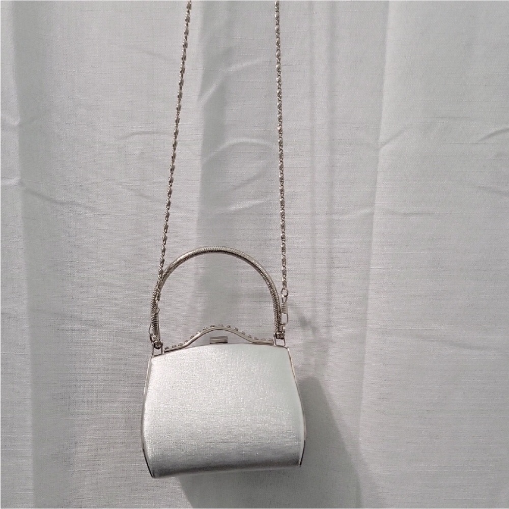 Women Elegant Silver Color Clutch - Picture 11 of 12
